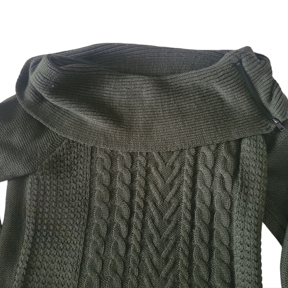 It's Our Time Green Wide Neck Sweater Size Medium - Picture 3 of 4